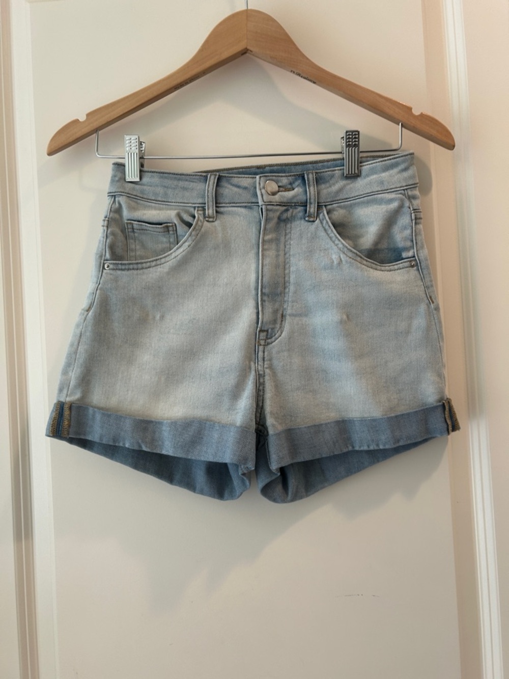 H&M Light Blue faded design Denim Jean Shorts cuff Hem stretchy pockets size 6